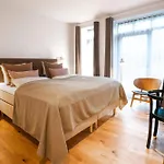 Sixtus Sinatur & Konference Hotel 4*