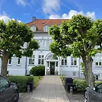 Sixtus Sinatur & Konference Hotel