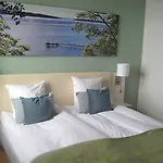 Sixtus Sinatur & Konference Hotel