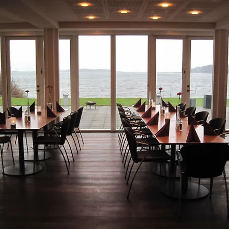 מלון Sixtus Sinatur & Konference 4*