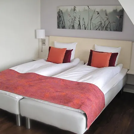 Отель Sixtus Sinatur & Konference 4*