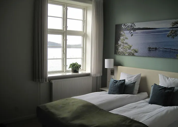 Sixtus Sinatur & Konference Hotel 4*