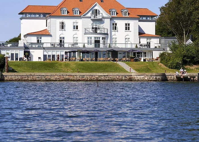 Sixtus Sinatur & Konference