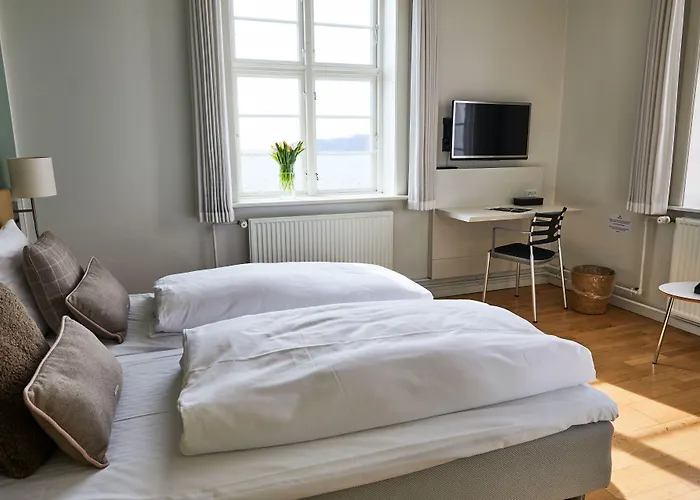 Sixtus Sinatur & Konference Hotel 4*